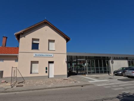 Prenovljena železniška postaja_Miro Pivar (1)